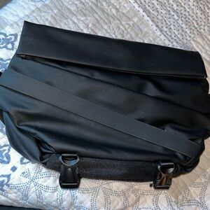 Obsidian Sling Bag 🖤